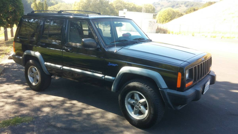 Illustration for article titled For $3,995, Would You Go For A Slightly Needy 1998 Jeep Cherokee Sport?